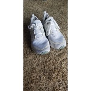 White Fresh Foam New Balance Cruz shoes